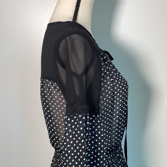 B Darlin Black White Printed V Sheer Neck Smocked Mini Long Sleeve Dress 3/4 - Picture 11 of 11